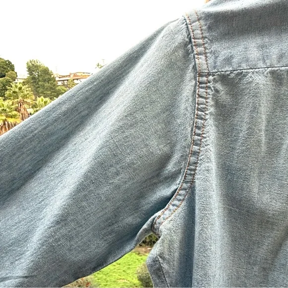 Vintage 1960's- Levi's Classic Blue Button Down Shirt